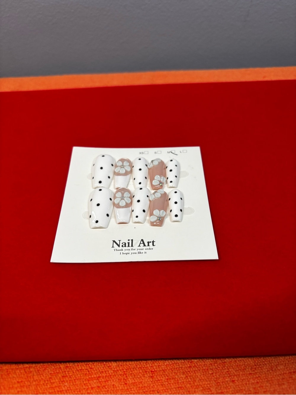 Nail Art Press-On Set in White and Pink with Floral Accents